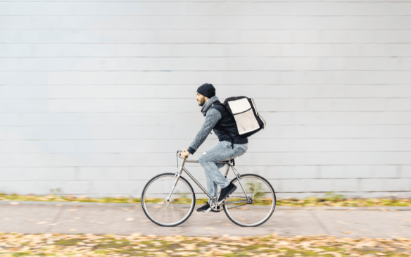 La jueza condena a Deliveroo y considera que sus trabajadores son falsos autónomos