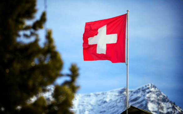 ¿Es extensible a un contribuyente que se traslada a Suiza el mismo tratamiento relativo a las ganancias patrimoniales por cambio de residencia que si se trasladase a otro estado de la UE o del EEE?